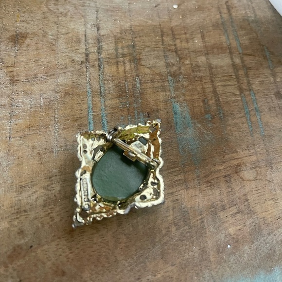 RARE Vintage Victorian Gold tone Blue & white Cameo Pin Brooch Gerry's - Picture 7 of 7